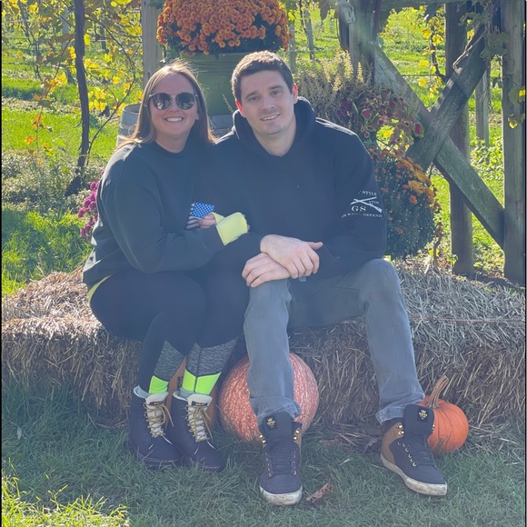 Meet your Poshers, Vanessa and Tommy! - Picture 4 of 5